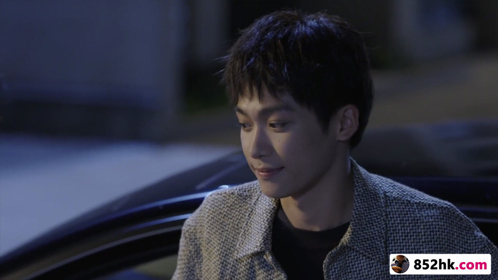 梓渝 Zi Yu driving his Mercedes-Benz