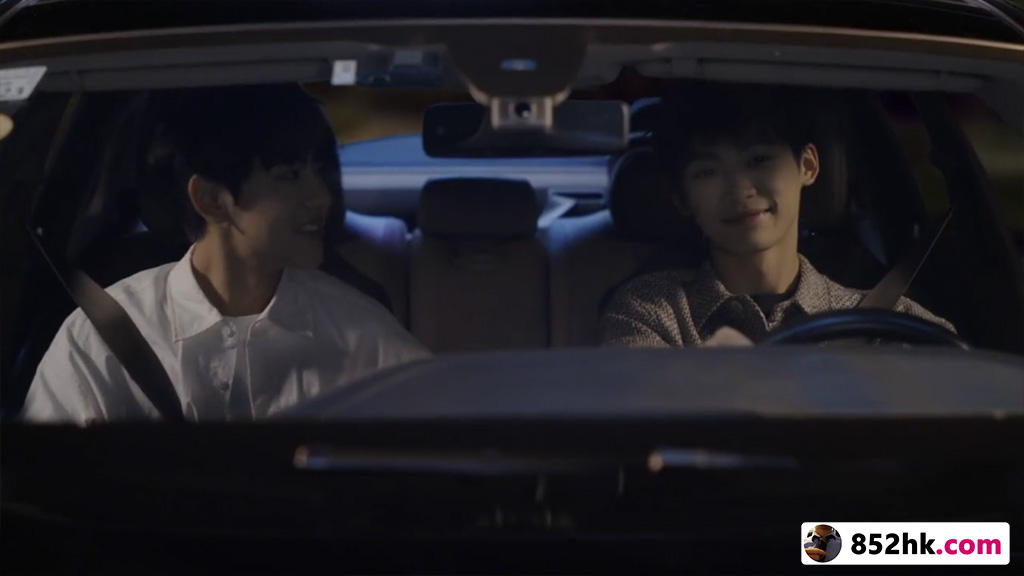 梓渝 Zi Yu driving his Mercedes-Benz