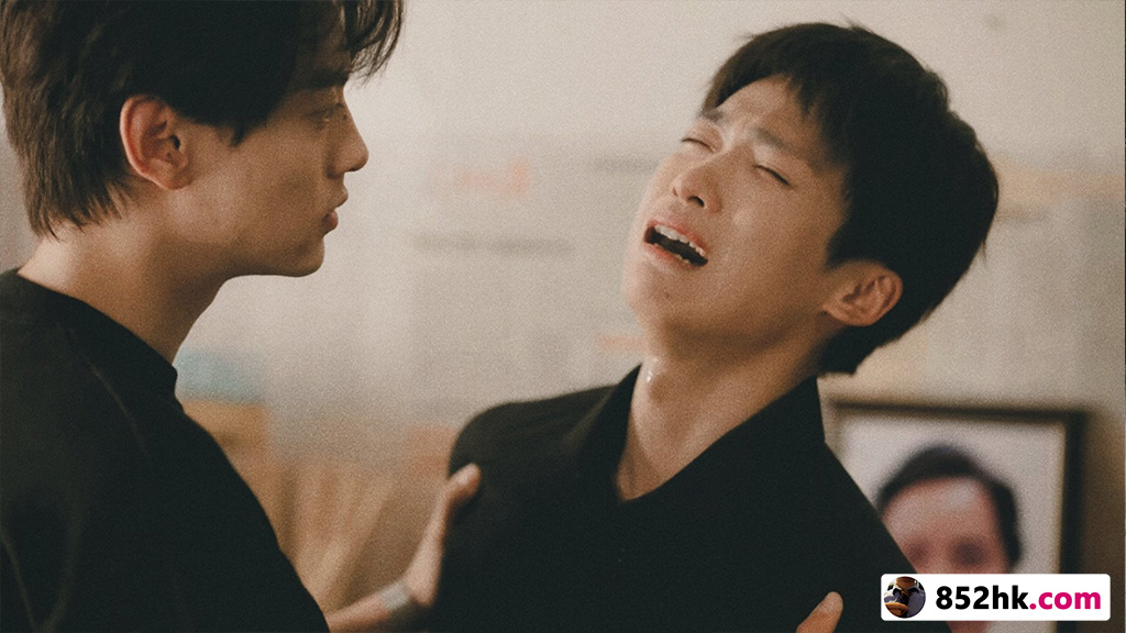 梓渝 Zi Yu is crying